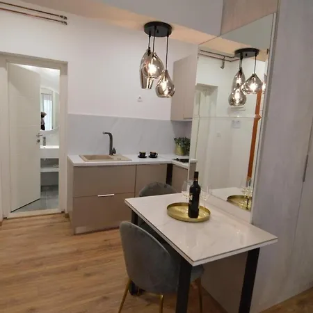 Apartman Ferienwohnung In Studio Aparment *